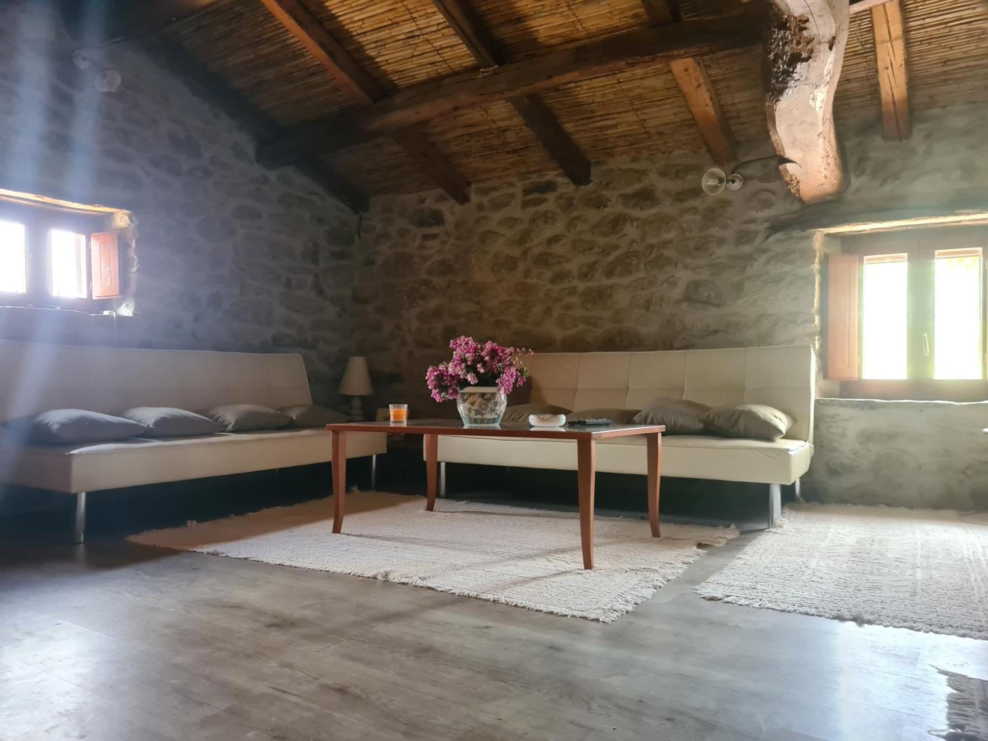 Casa Di Pietra Villa Usellus Екстериор снимка